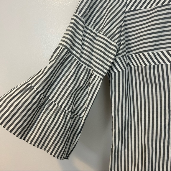 DVF Grey/White Striped Button Down Top w/ Flounce Sleeves Size 10 - Picture 5 of 10